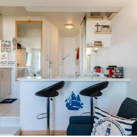 דירה Cozy With Sea View In דוביל