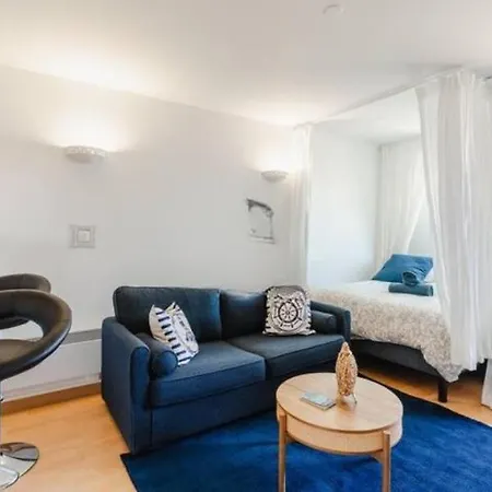 Cozy With Sea View In דירה