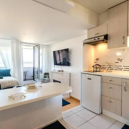 דירה Cozy With Sea View In *