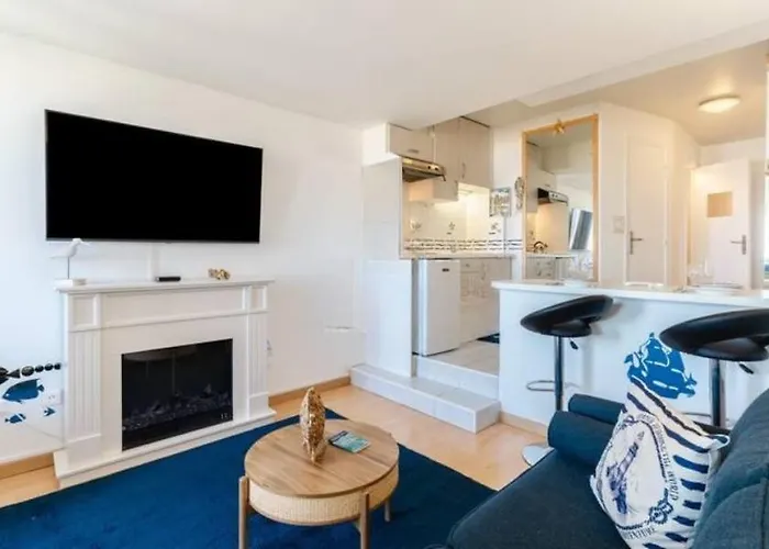 Apartment Cozy With Sea View In Deauville